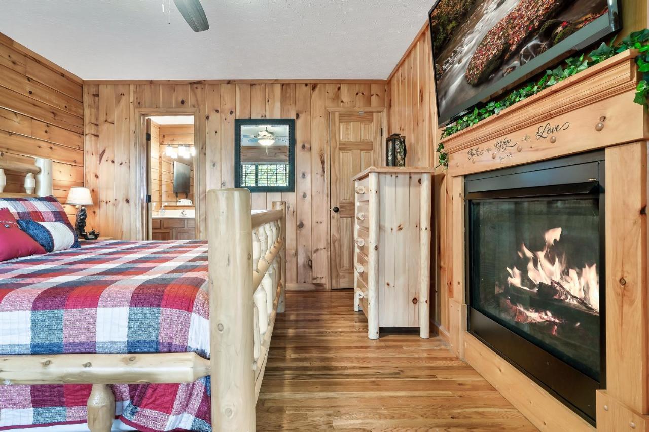 Lazy Bear Den Villa Sevierville Dış mekan fotoğraf